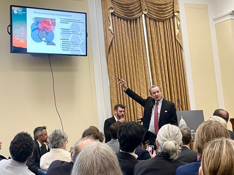 Read more about the article Former defense officials raise concerns about unexplained drone and UAP threats to U.S. airspace 