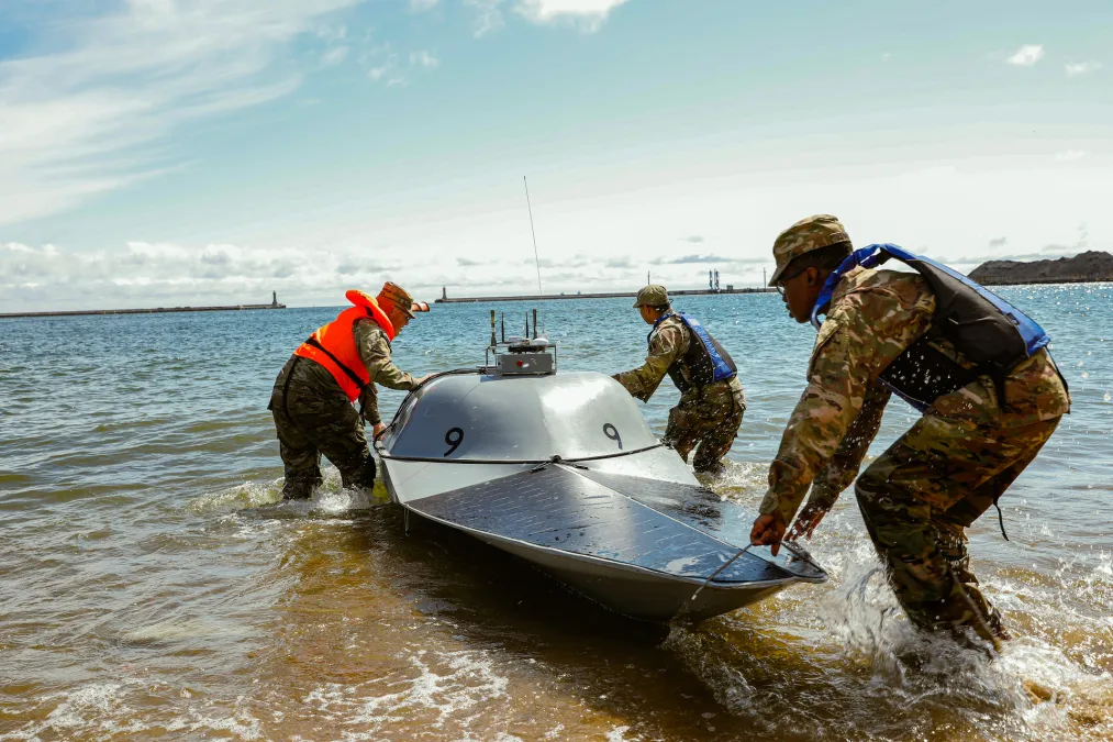 Read more about the article Army weaves robo-boats, drones, balloons and C2 tech into multi-continent Arcane Thunder exercise