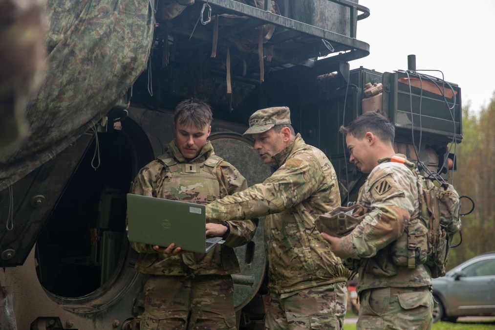Read more about the article US Army leader in Europe wants industry to test equipment with Ukrainians