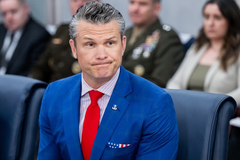 Read more about the article Hegseth calls on DOD CIO to protect tech supply chain from influence of China