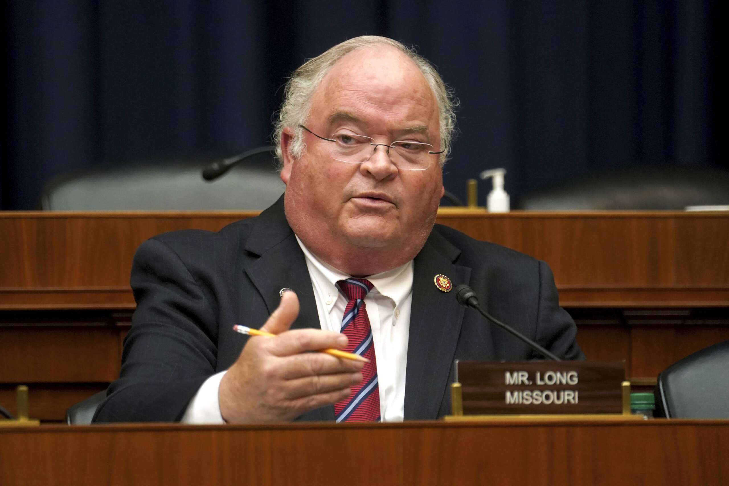 Read more about the article IRS rescinds layoffs at civil rights office, an early target of workforce cuts