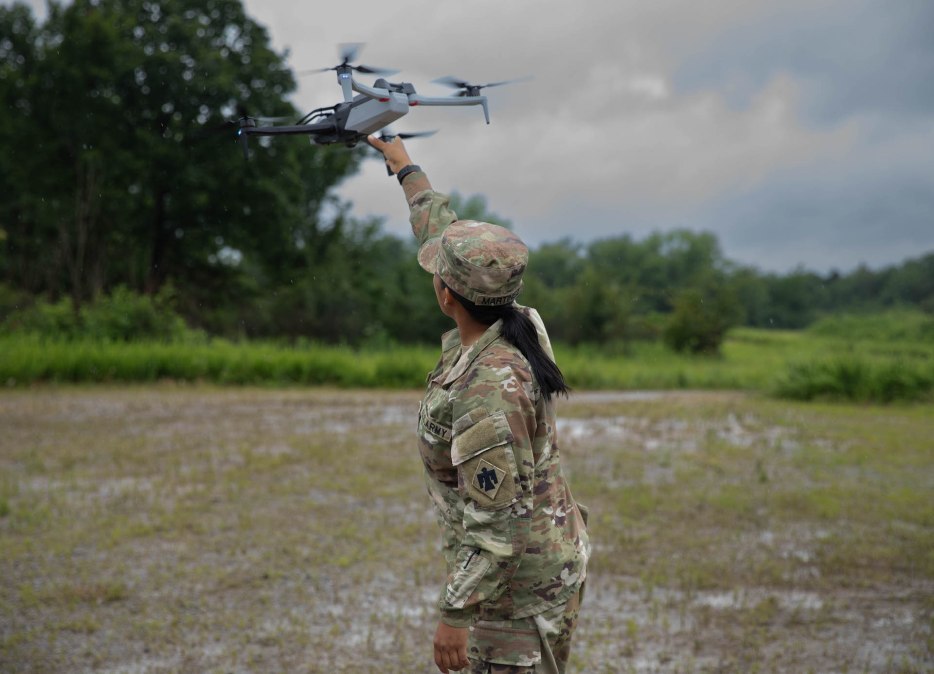 Read more about the article Army poised to build drone marketplace for soldiers and units